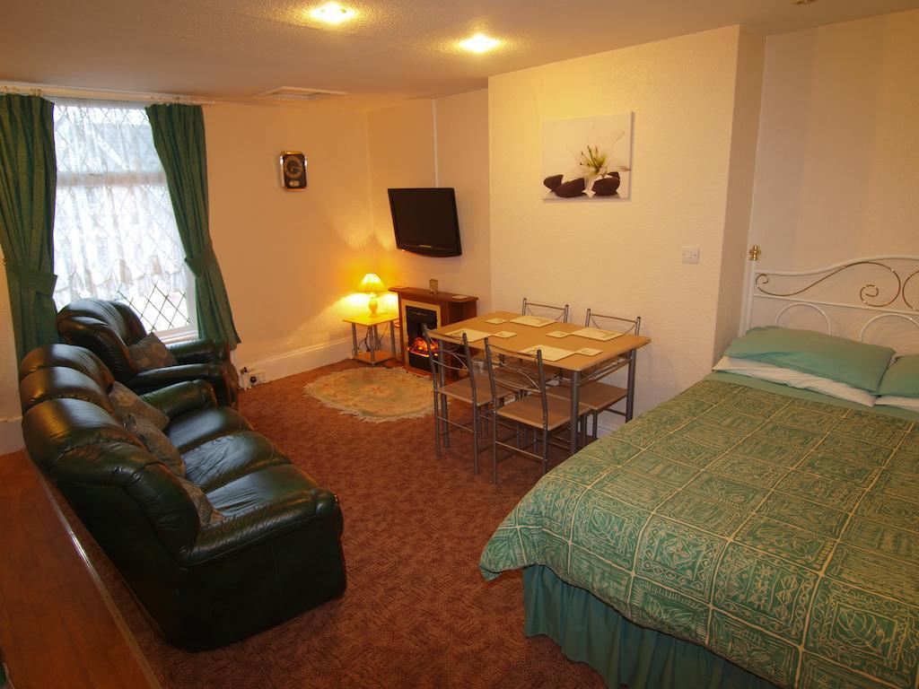 Waverley House Apartments Blackpool Room photo
